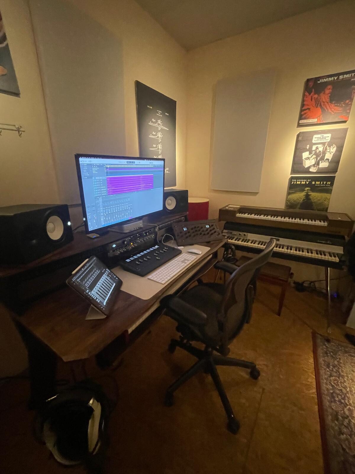 Amigó 42 — control room with Pro Tools, monitors, and vintage keyboards